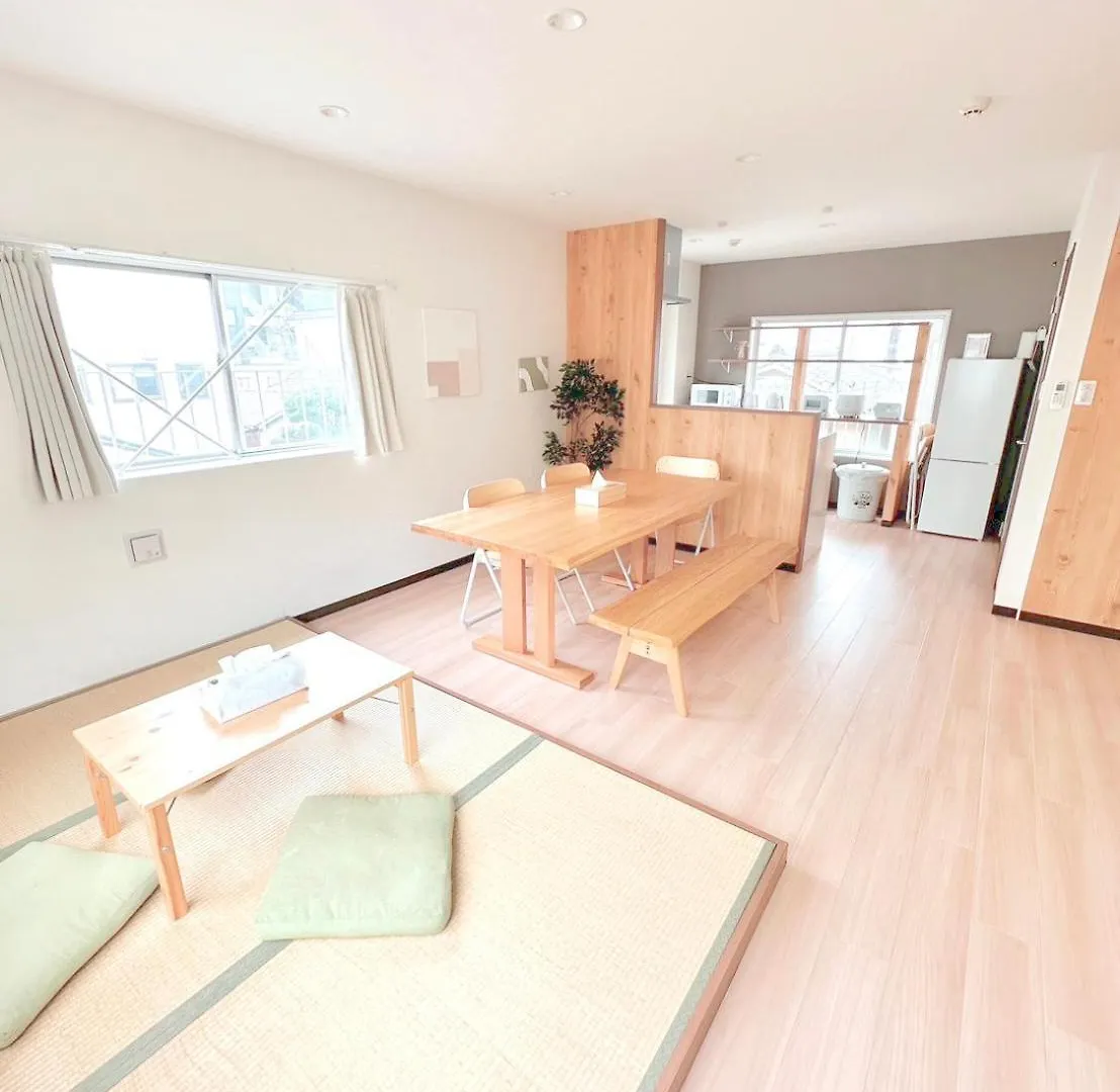 Ueno Inari House: Traditional Tokyo Lodging 0*,  Japan